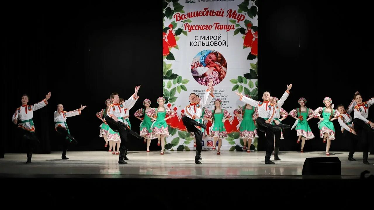Ансамбль Березка 2022. Русские народные танцевальные коллективы. Фотосессия танцевального коллектива.