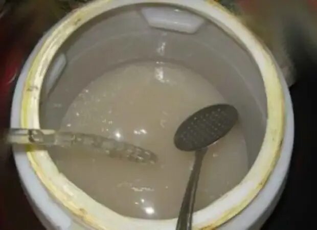 Бражка на воде. Настой хрена на воде. Брага из сахара. Сироп для самогона. Брага на инстантных дрожжах.