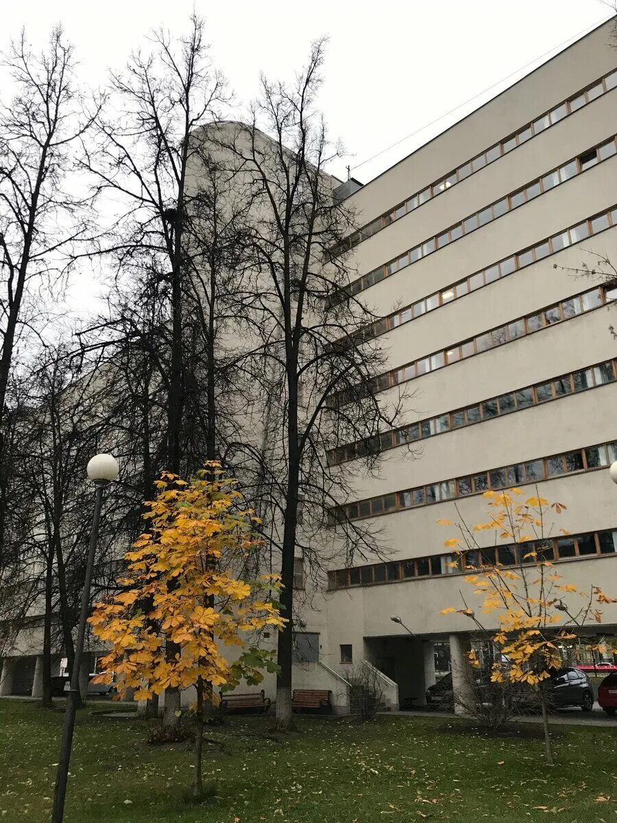 Дома коммуны фото. Дом-коммуна на улице орджоникидзе. Дом-коммуна на улице орджоникидзе конструктивизм. Студенческий дом коммуна николаева. Дом коммуна на орджоникидзе.