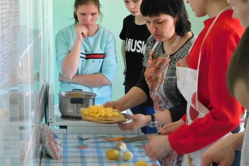 Сфера бытовых. Елецкий лицей сферы бытовых услуг елец. мастер классы для детей сирот. гобпоу елецкий лицей сферы бытовых услуг.