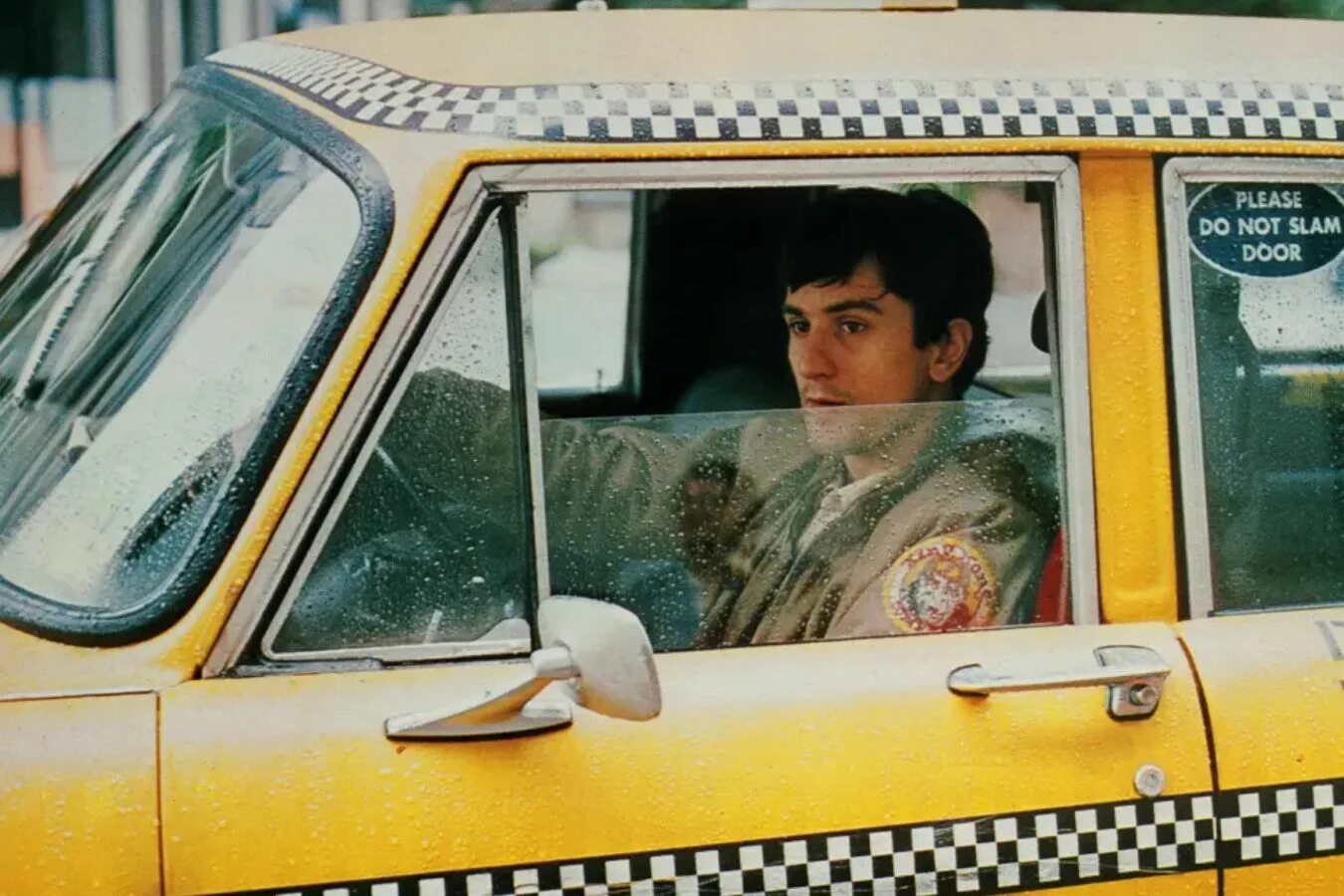 You drive taxi. You drive taxi. Ниссан ноут такси. The taxi driver скрины. Человек в такси.