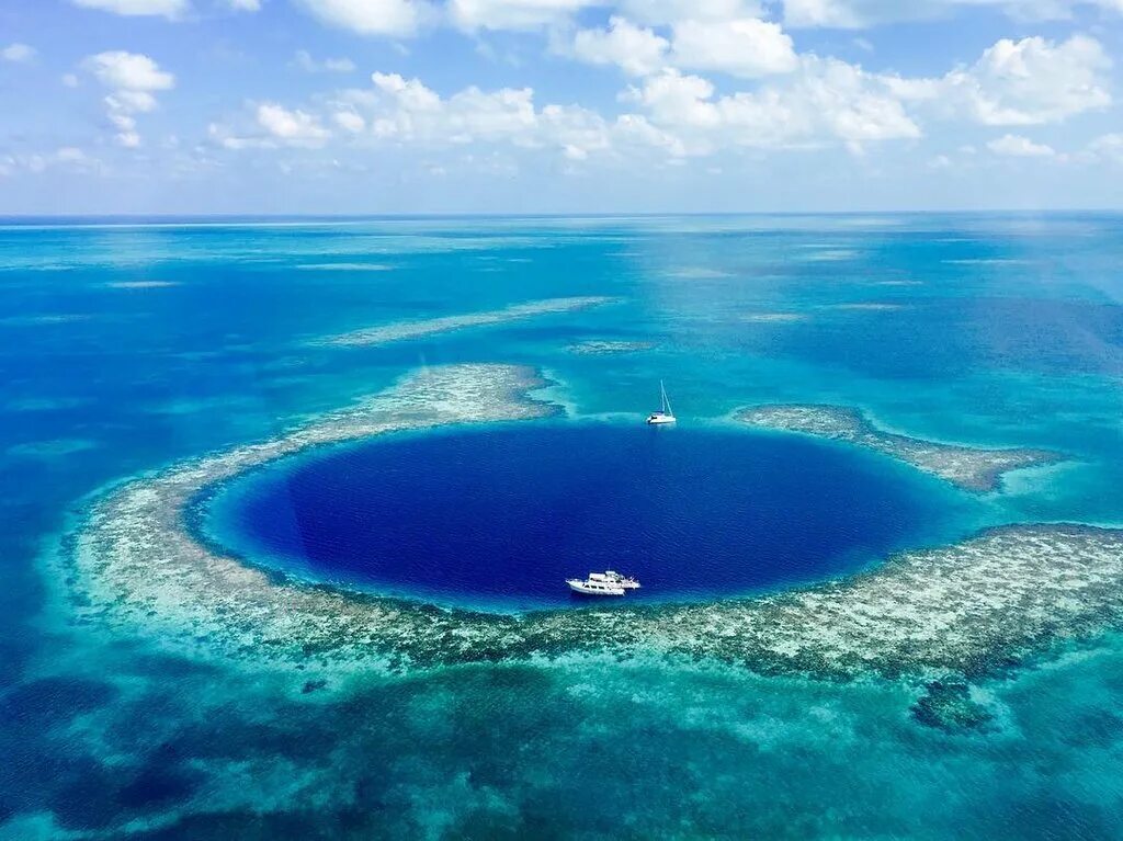 Крупные впадины океанов. Юкатан полуостров большая голубая дыра. Great Blue hole, Белиз. Большая голубая дыра, Лайтхаус-риф. Марианская впадина Белиз.