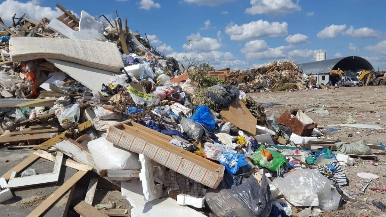 Московская свалка. Мусорные полигоны подмосковья. Проблемы экологии. Полигон тбо москва. Московская мусорка.