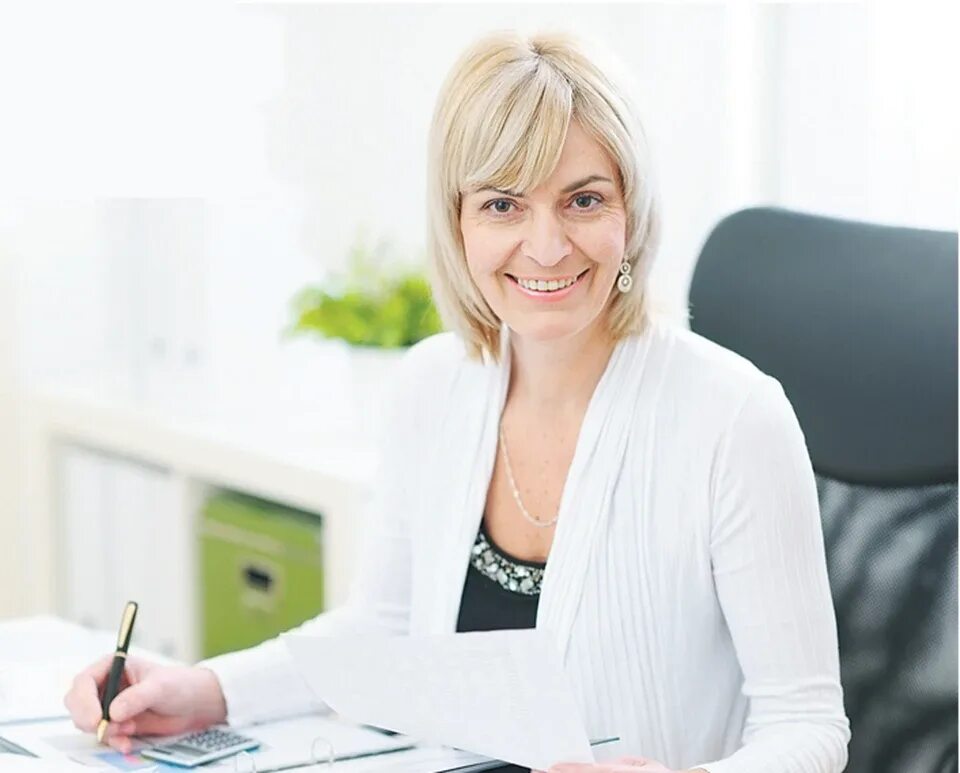 Женщины обычно не работают. Офисная женщина. Женщина руководитель. Женщина бухгалтер. Солидная женщина.