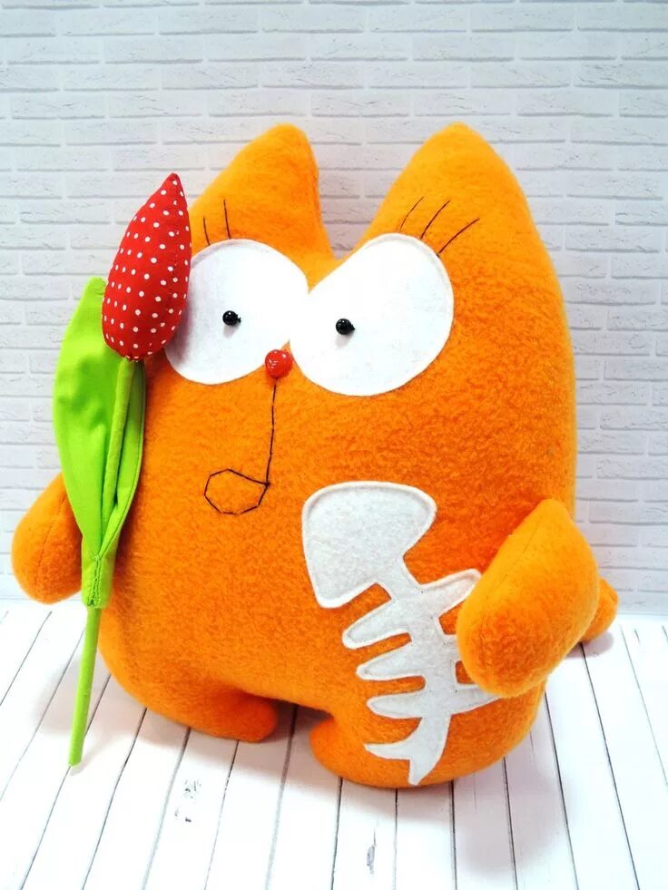 Мягкая игрушка котик своими руками. Сшить игрушку. Мягкие игрушки из ткани. Прикольные подушки игрушки. Игрушки для подушки.