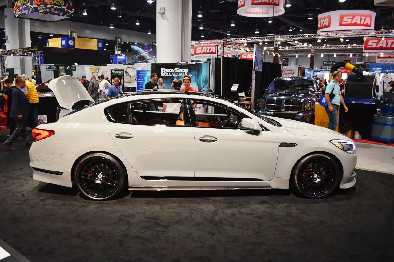 K k performance. Kia k900 Tuning. Kia k9 Tuning. Kia k900 tuned. Sema show Kia.