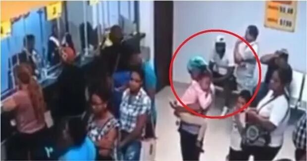 У девочки в руках взорвался телефон. Телефон взорвался на зарядке. Взорванный айфон. Убийца смартфонов. Телефон взорвался на зарядке.