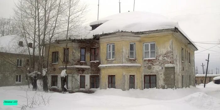 Старый карпинск. Карпинск городская площадь. Карпинск городская площадь. Автомагазин форсаж карпинск. Ленина 114 карпинск.