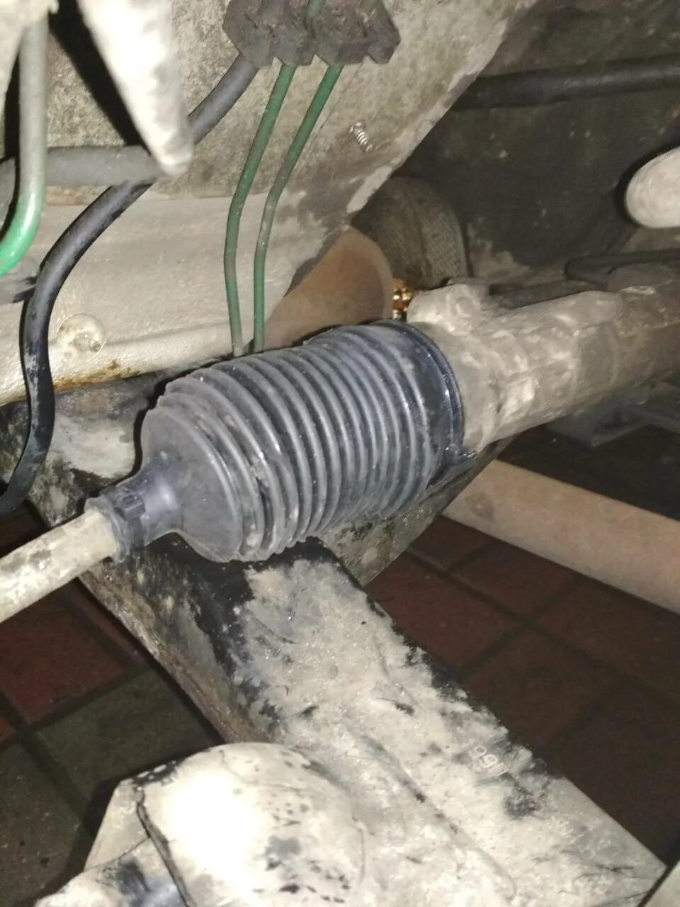 Как поменять пыльники рулевых. Как поменять пыльники рулевых. Пыльник рулевой рейки шевроле лачетти. Пыльник рулевой рейки рено логан 1. Как поменять пыльники рулевых.