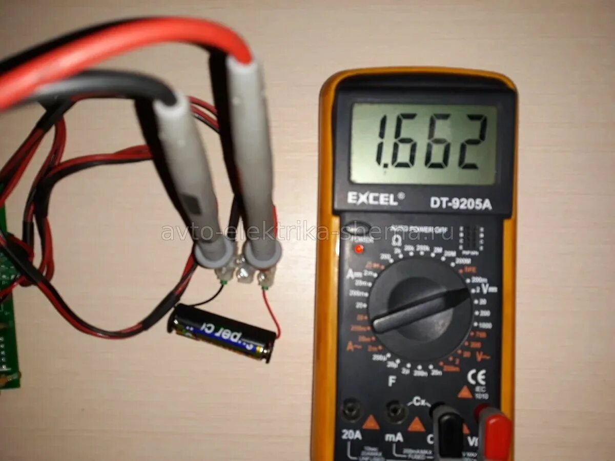 Таблица степени заряда автомобильного аккумулятора. График разряда аа ni-mh аккумуляторов. Таблица зарядки 12-вольтового аккумулятора. Какое напряжение аккумулятора телефона. 18650 li-ion аккумулятор заряда таблица.