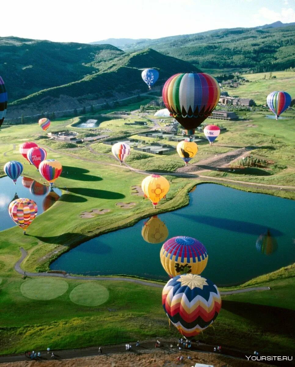 Поездка на шаре. Воздушный шар. Фестиваль воздушных шаров. Пейзаж с воздушным шаром. Красивые шары.