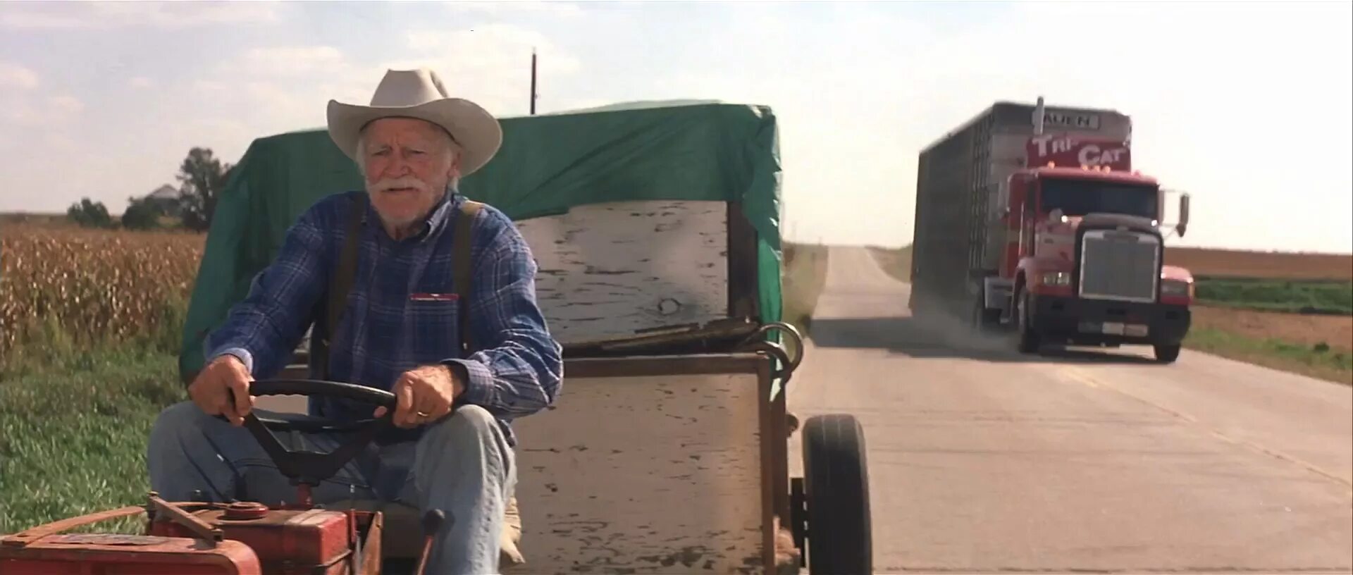 Кот внуки уехали. Простая история 1999. Дедушка уехал. Новогодний поезд деда мороза в сортавала. Дедок сваленный из шерсти.