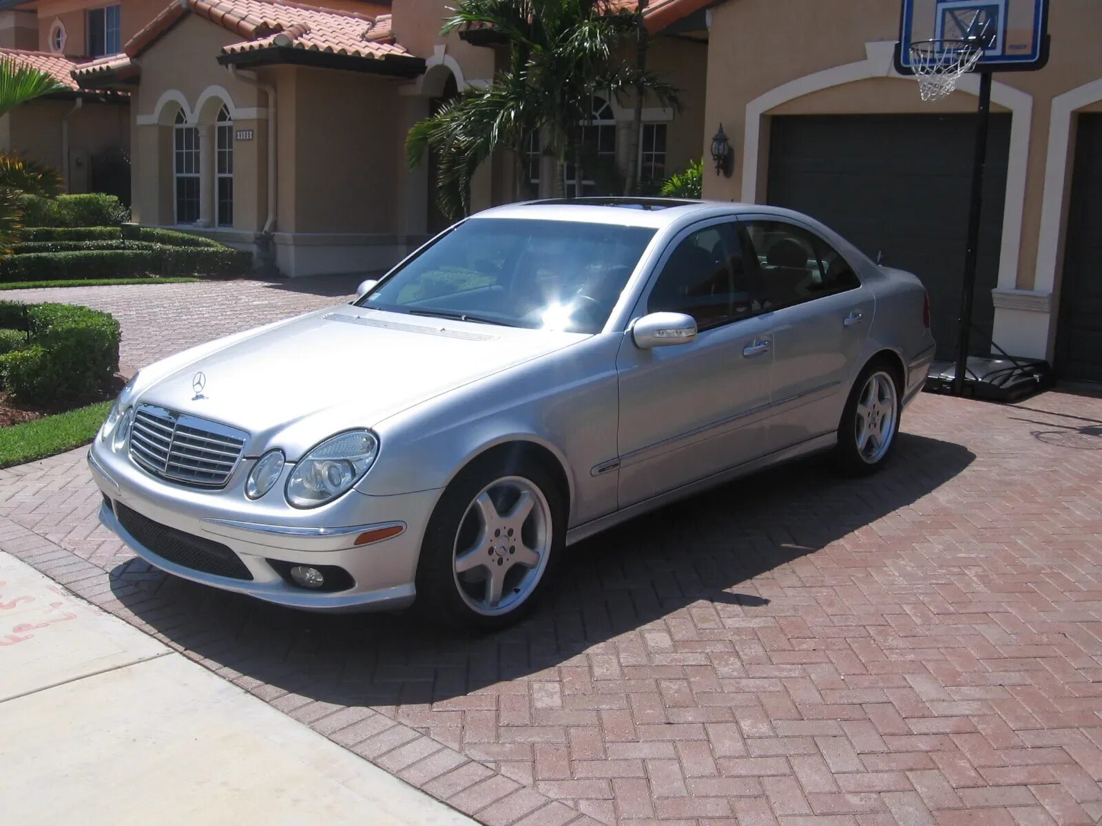 Мерседес 2005 купить. Мерседес e 2005. Mercedes e500 2005. Мерседес e класс 2005. Мерседес е класс 2005.