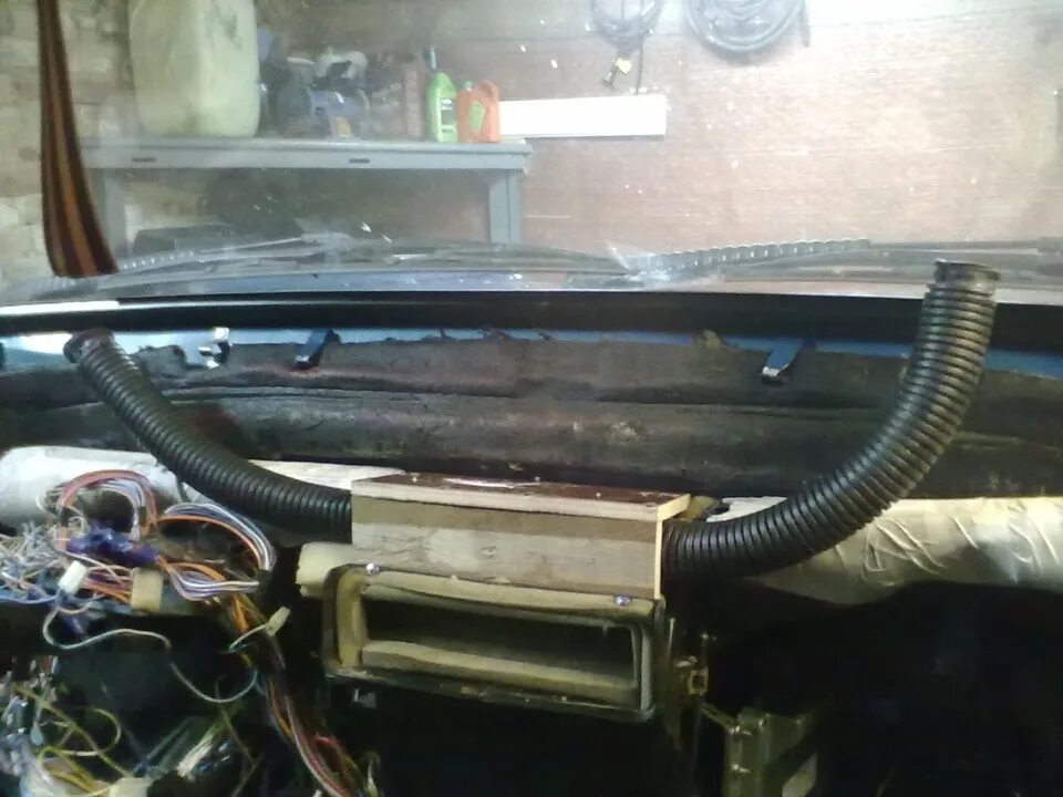 Обдув стекол ваз. Обдув стекол ваз. Обдув стекла ваз 2107. Дефлектор обдува лобового стекла ваз 2106. Воздуховоды ваз 2107.