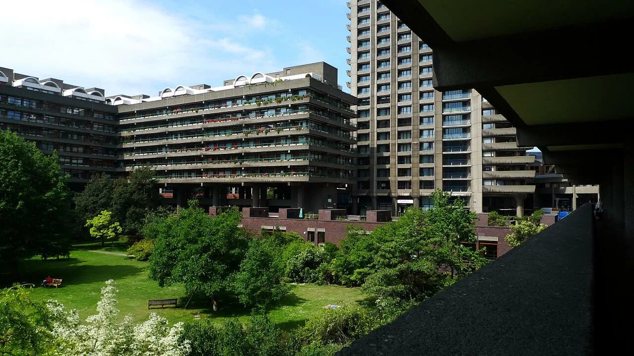 Barbican перевод. Барбикан хаус археологическое. Барбикан лондон. Barbican перевод. Barbican перевод.