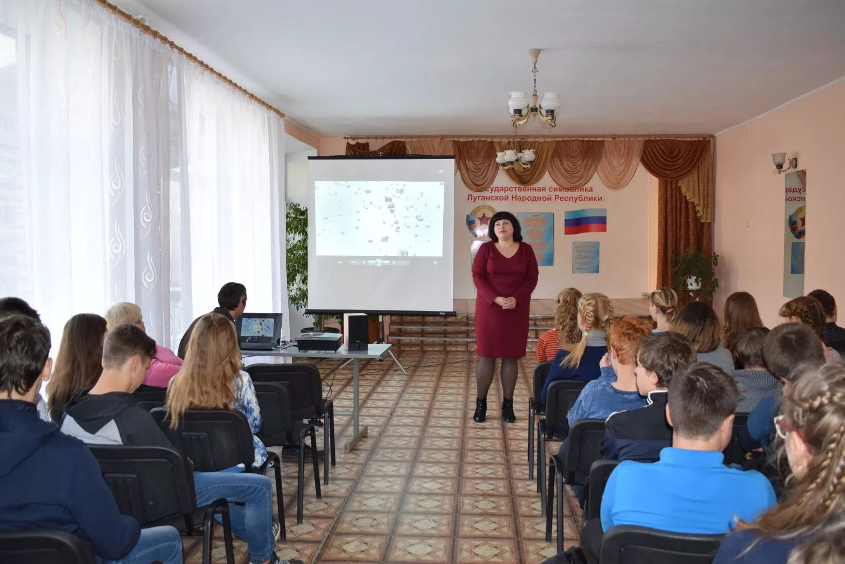 Многопрофильный техникум киров на уральской. Кмпт. Кировская многопрофильная гимназия лнр. Кировская многопрофильная гимназия. Многопрофильный техникум ульяновск.