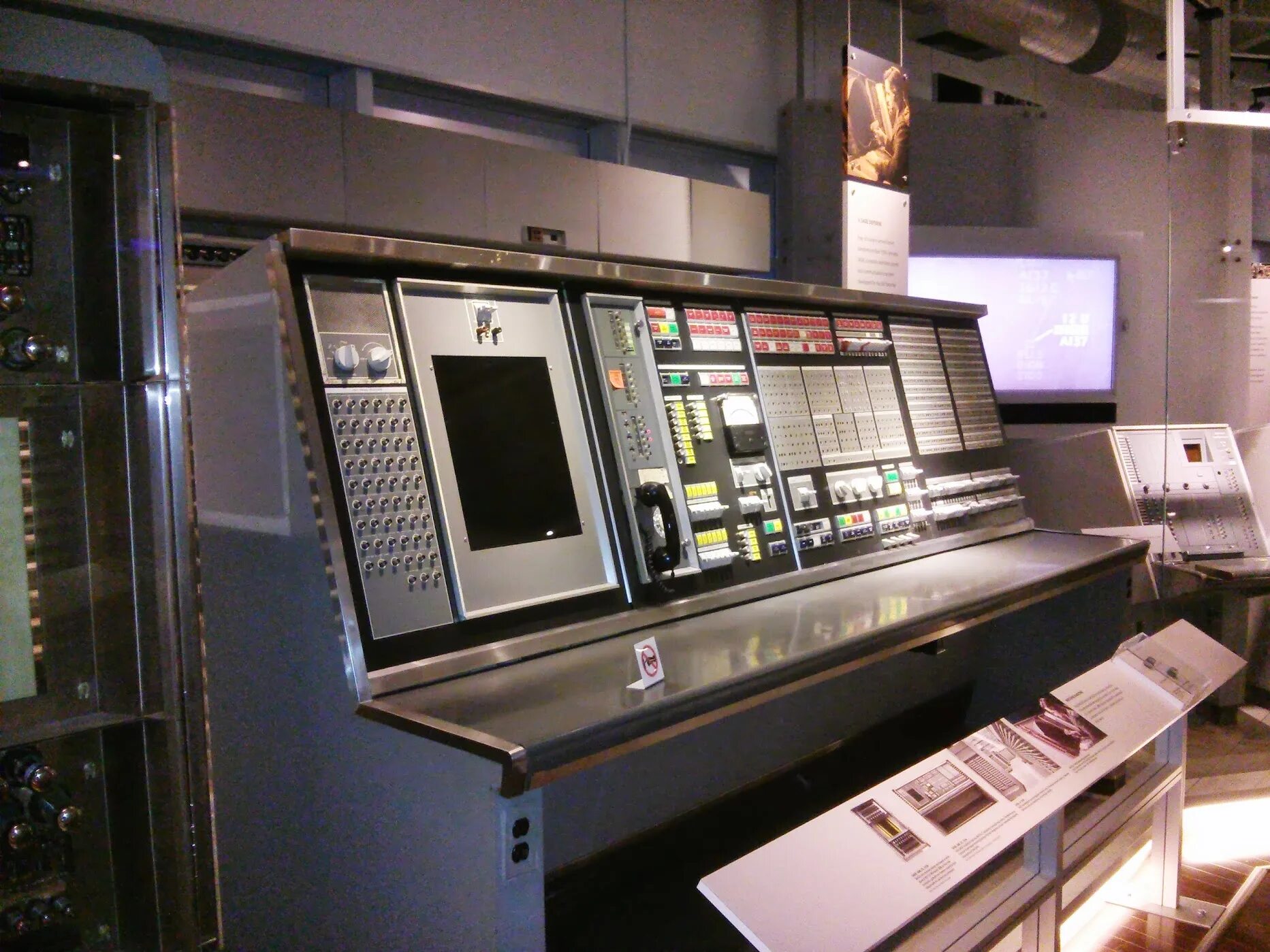 Ibm сша. Ламповый компьютер ibm 604. музей вычислительной техники москва. виртуальный музей вычислительной техники. история компьютера музей.