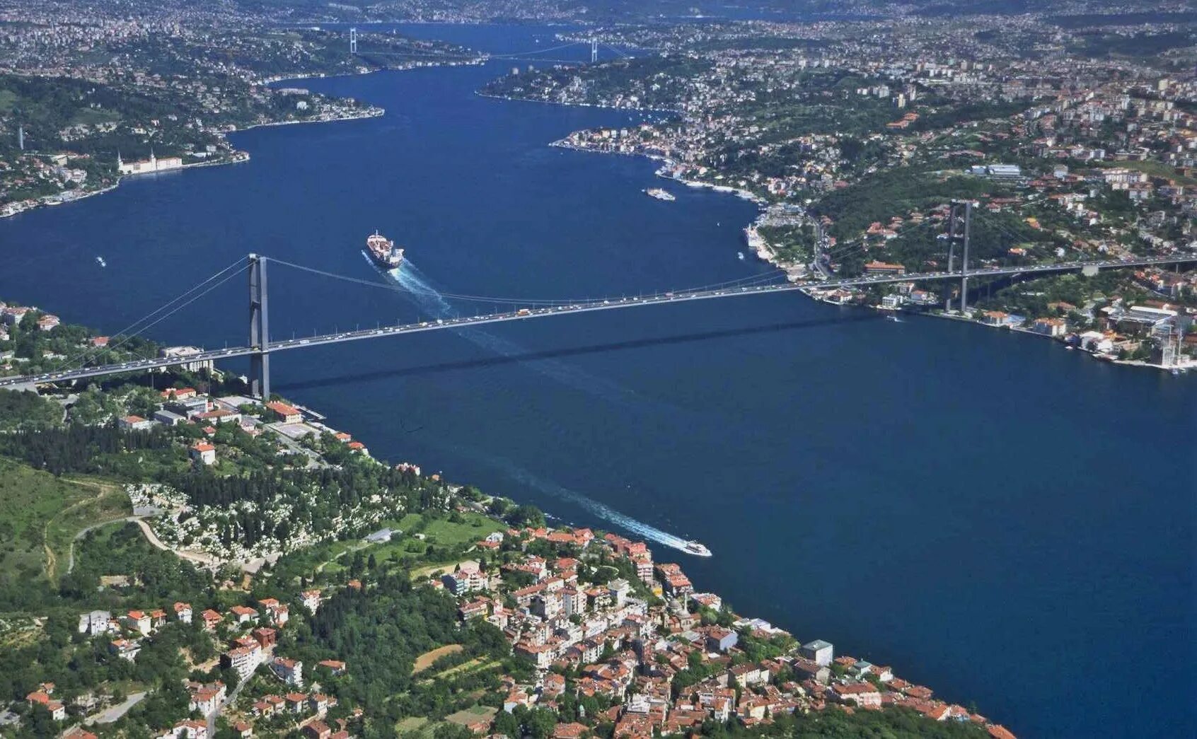 Пролив босфор океан. Пролив Босфор. Турция Босфорский мост. Мост Дарданеллы. Ширина пролива Босфор в Стамбуле.