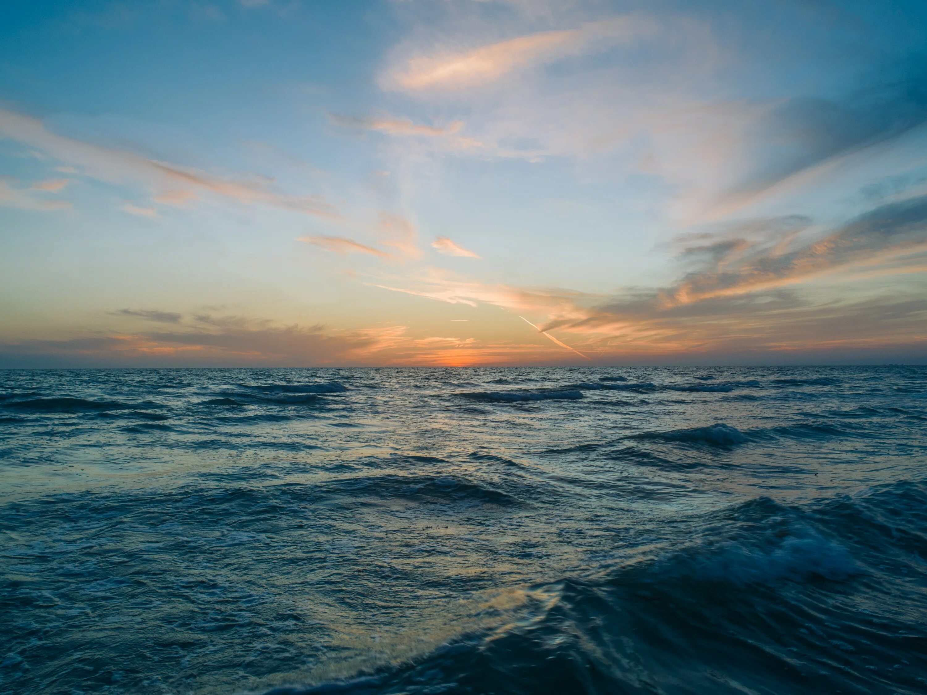 Песня море море море синий океан. Море волны небо. море океан горизонт. море небо горизонт. бескрайнее синее море.