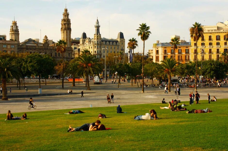 Барселона в апреле. Сколько градусов в барселоне. Осень в барселоне. Сколько градусов в барселоне. Spain barcelona климат.