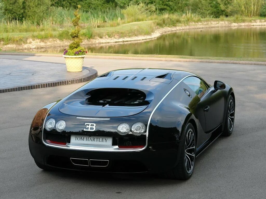 Бугатти Бугатти Вейрон. Бугатти Вейрон супер спорт. Bugatti Veyron super Sport 2011. Bugatti Veyron 2011. Bugatti чья