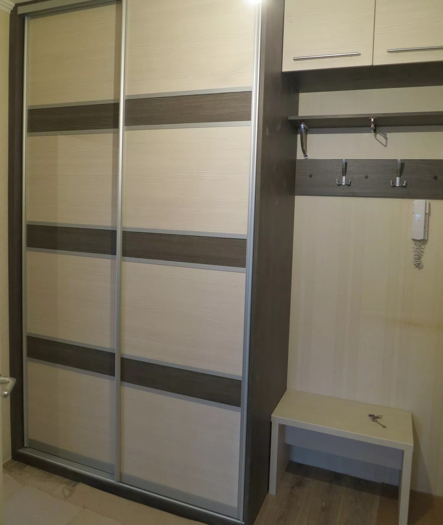 Шкаф глубиной 30 см в прихожую. Шкаф-купе в прихожую. узкий встроенный шкаф. узкий шкаф купе. глубина шкафа в прихожей.