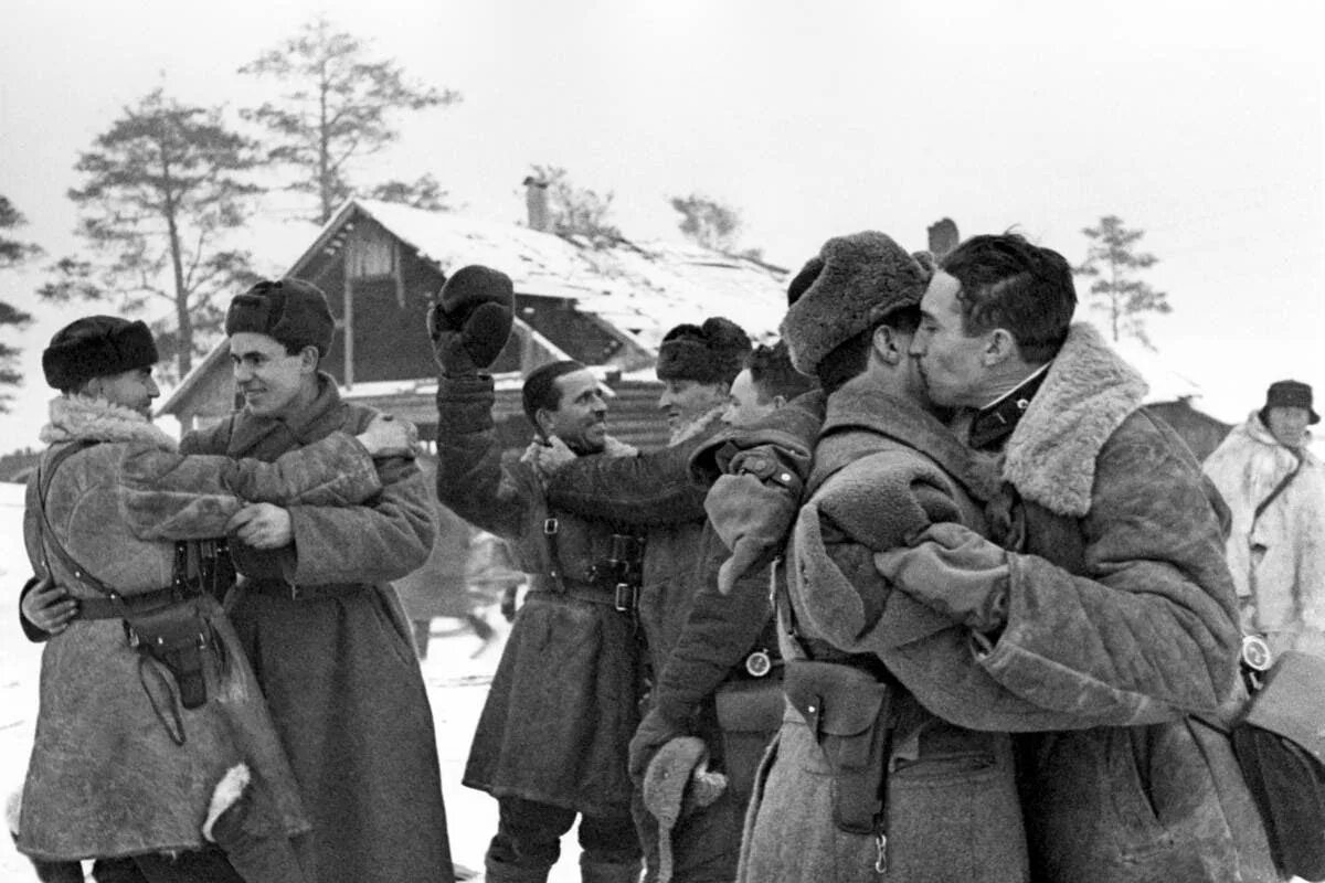 Прорыв блокады ленинграда январь 1943 карта. Прорыв блокады» «встреча войск ленинградского и волховского фронтов. Прорыв блокады 1943. Операция ленинградского и волховского фронтов. Синявинская операция волховского и ленинградского фронтов.