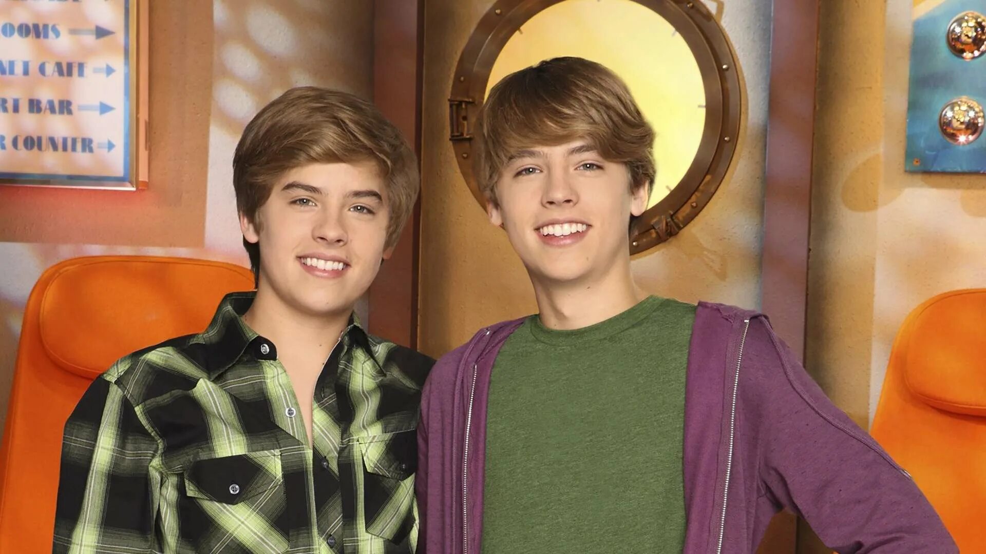 Двойняшки в симс 4. Близнецы игра. Близнецы чит. Кафе близнецы чита. Близнецы чит.