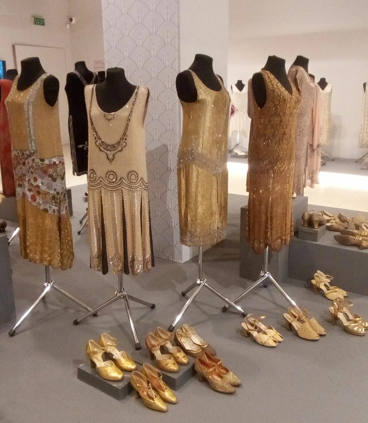 Облаченная в роскошь. Облаченная в роскошь выставка вднх. Выставка одежды ар деко на вднх. Облаченная в роскошь. Облаченная в роскошь выставка вднх.