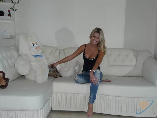 женщины ищущие альфонсов. дама ищет молодого мужчину в москве. зрелые русские блондинки. женщины ищущие альфонсов. богатая девушка.