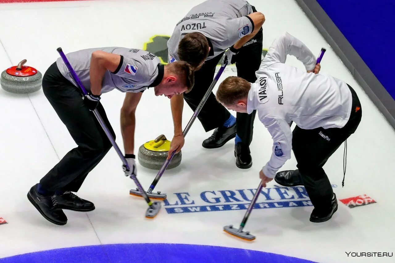Для чего в керлинге трут лед щетками. Портунова керлинг. Турнир по керлингу. Керлинг инвентарь. Что одеть для игры в керлинг.