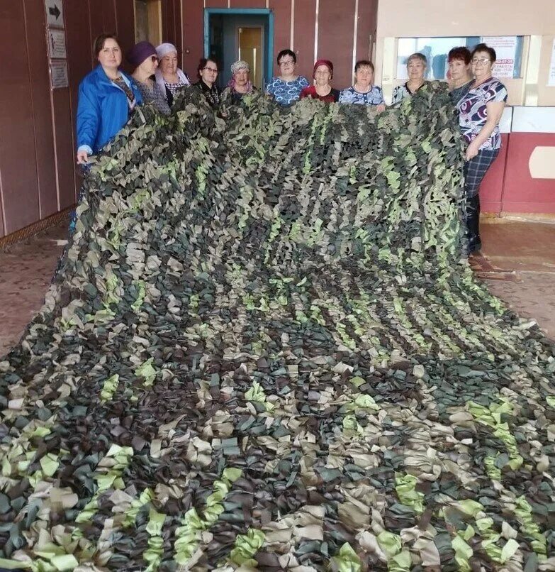 Приглашаются волонтеры для плетения маскировочные сети. Маскировочные сети для фронта. Плетение маскировочных сетей волонтеры. Маскировочные сети брюховецкая. Плетение маскировочных сетей волонтеры.