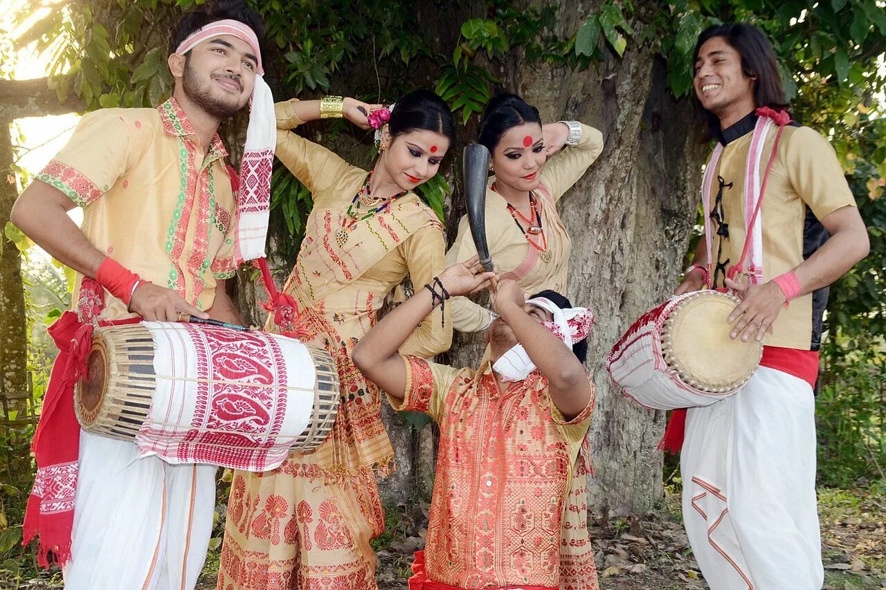 Песни национальностей. Rongali Bihu.. Народы Индии. Музыкальные традиции Индии. Традиции индийского народа.