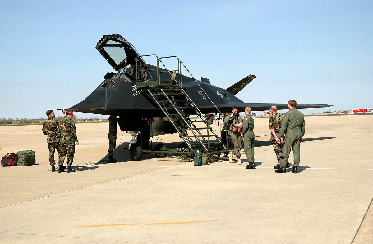 F117 вооружение
