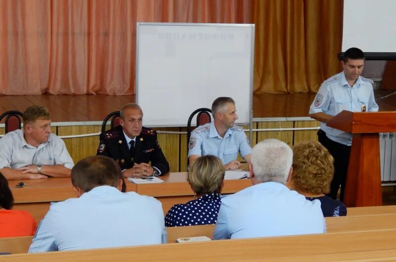 Горьковский белгородская область новости. Начальник полиции Ровеньки Белгородской области. УУП Ровеньского района Белгородской области. Начальник ОМВД по Ровеньскому району. Начальник УМВД Ровеньской район Белгородской обл.