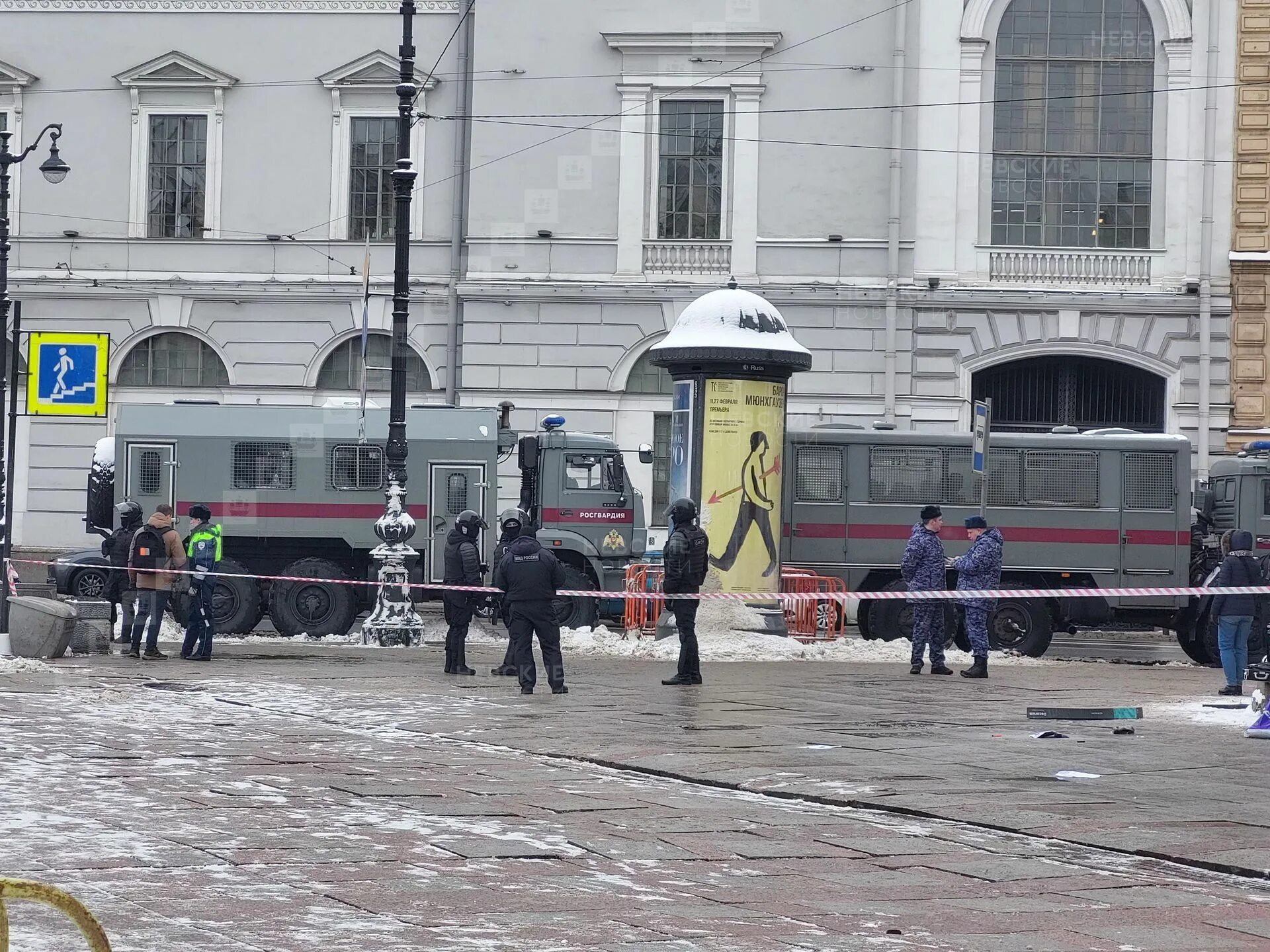 Теракт Санкт Петербург около метро. ОМОНОВЕЦ который пострадал в СПБ. Взрыв в санкт петербурге пискаревка