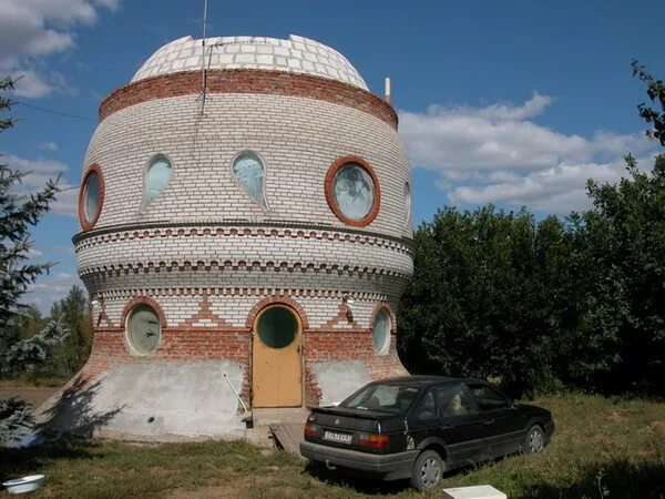 Кирпичные круглые дома. Круглый дом. круглый домик. круглые дома. круглый кирпичный дом.