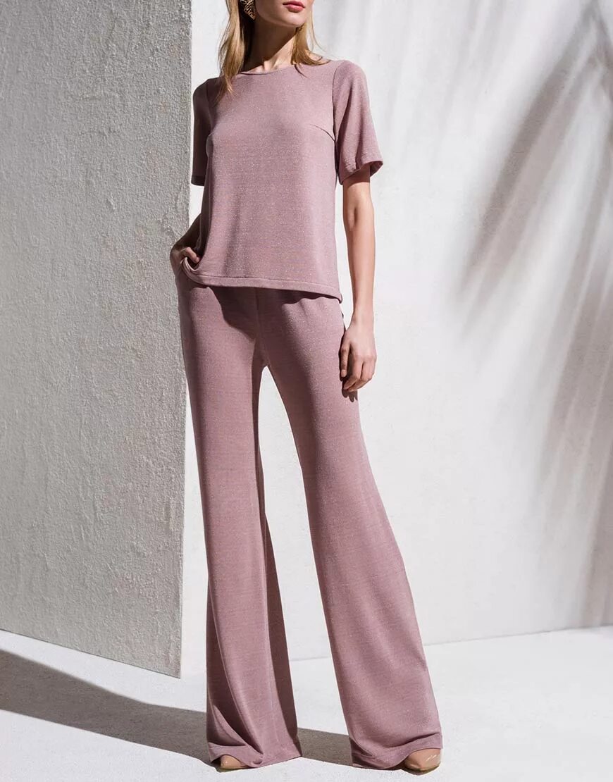 Вязаный брючный костюм сактон. Брючный костюм свободного кроя. Трикотажный брючный костюм женский. Брючный костюм ив-3579. Брючный трикотаж.