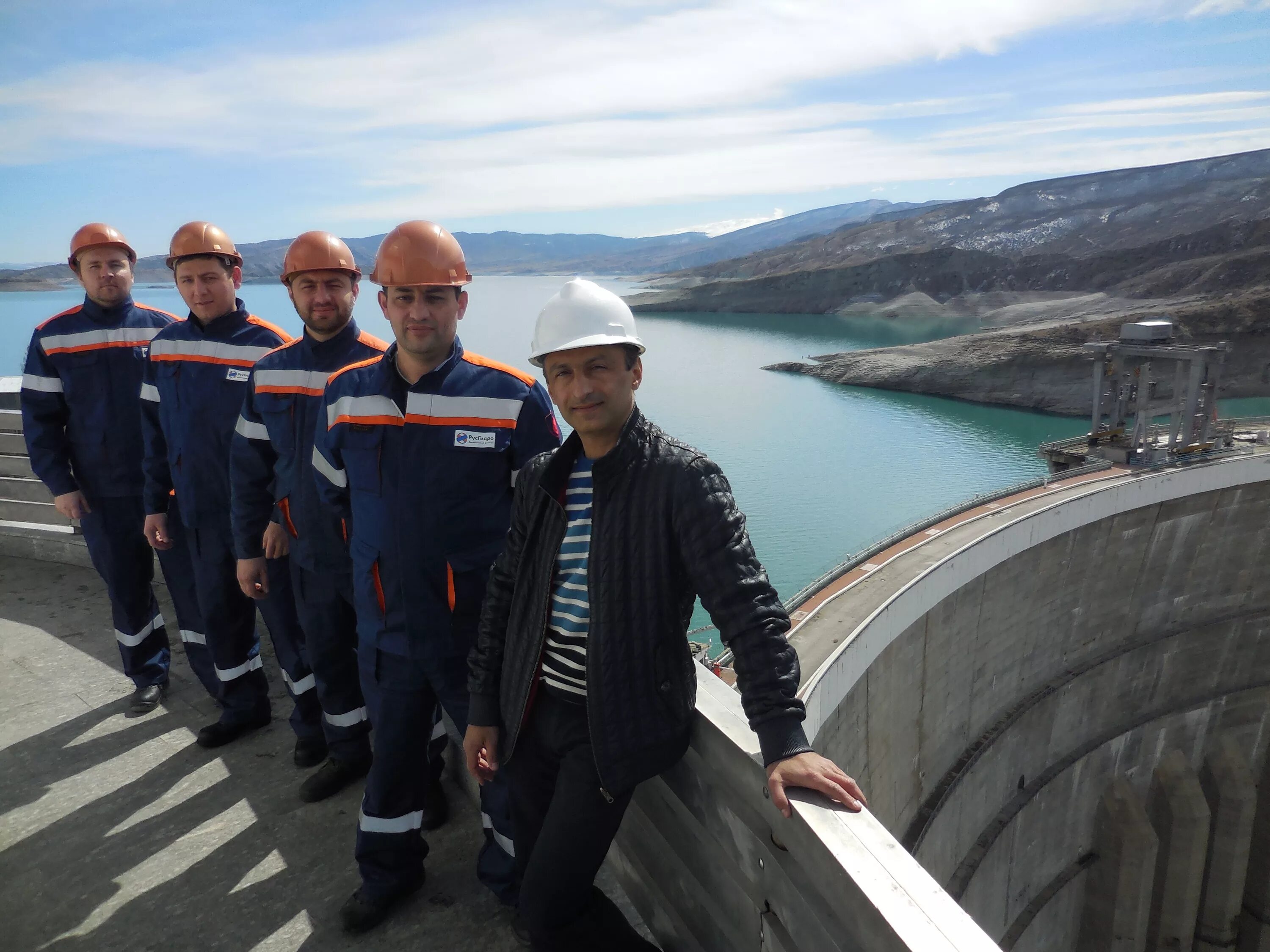 персонал гэс. работники гэс. гидроэнергетик профессия. работники гэс. работники гэс.