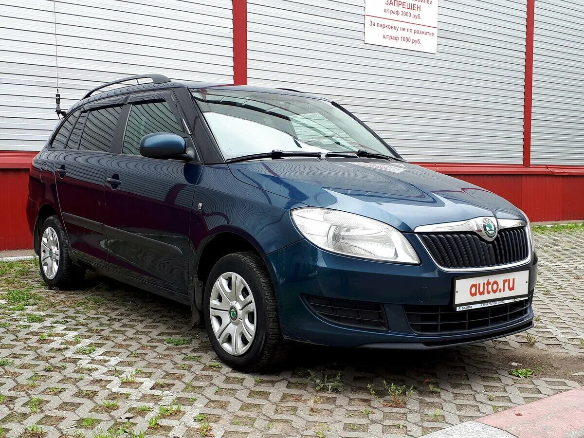 Фабия 2 универсал рестайлинг. Фабия универсал 2011. Фабия 2 рестайлинг. Skoda fabia combi 3. Фабия универсал 2011.