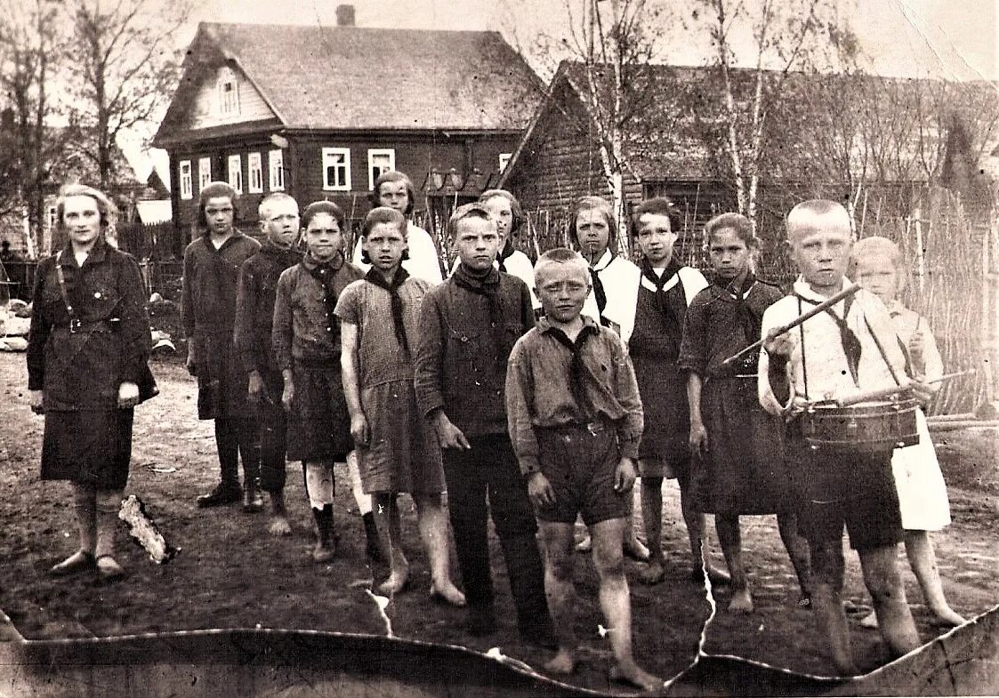 пионерский лагерь линейка. первые пионеры 1920 год. михаил стремяков, основатель пионерского движения в 1919 г. первый пионерский отряд. первая пионерский отряд 1922.