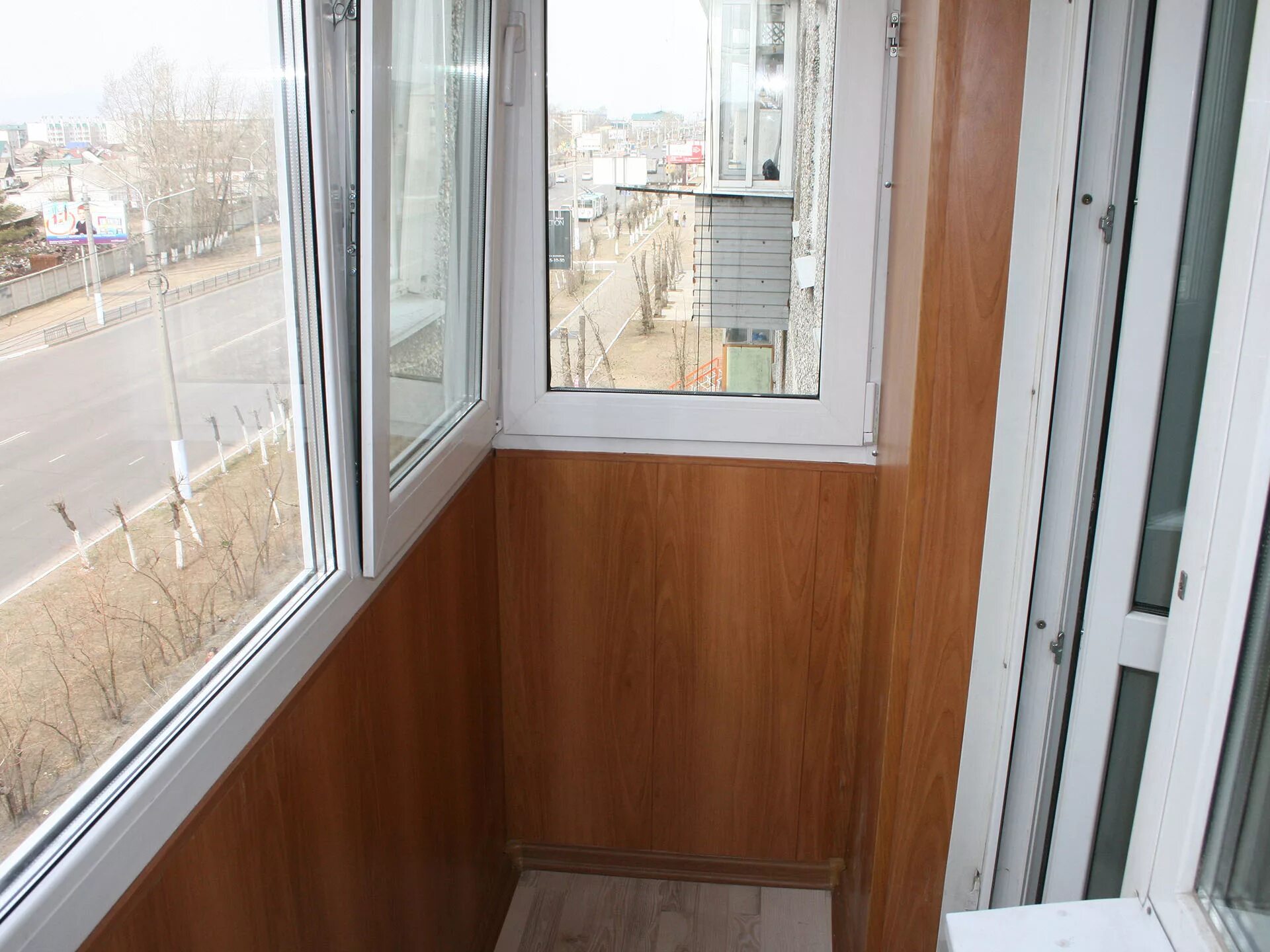 пластиковый балкон что делать. остекление и отделка балконов. отделка балкона изнутри. отделка лоджии панелями пвх. отделка лоджии.