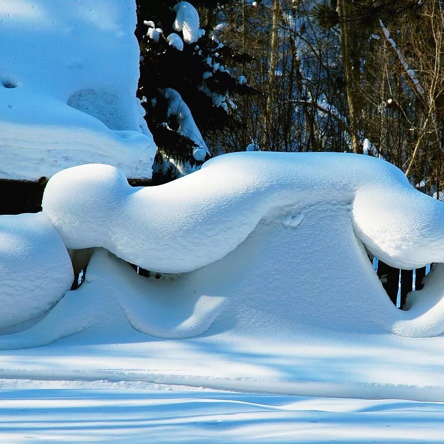 Смешные снеговики. Толя зима. Фото маленького формата с первым снегом. На лыжах по грязи. Отличная выдалась зима этой весной.