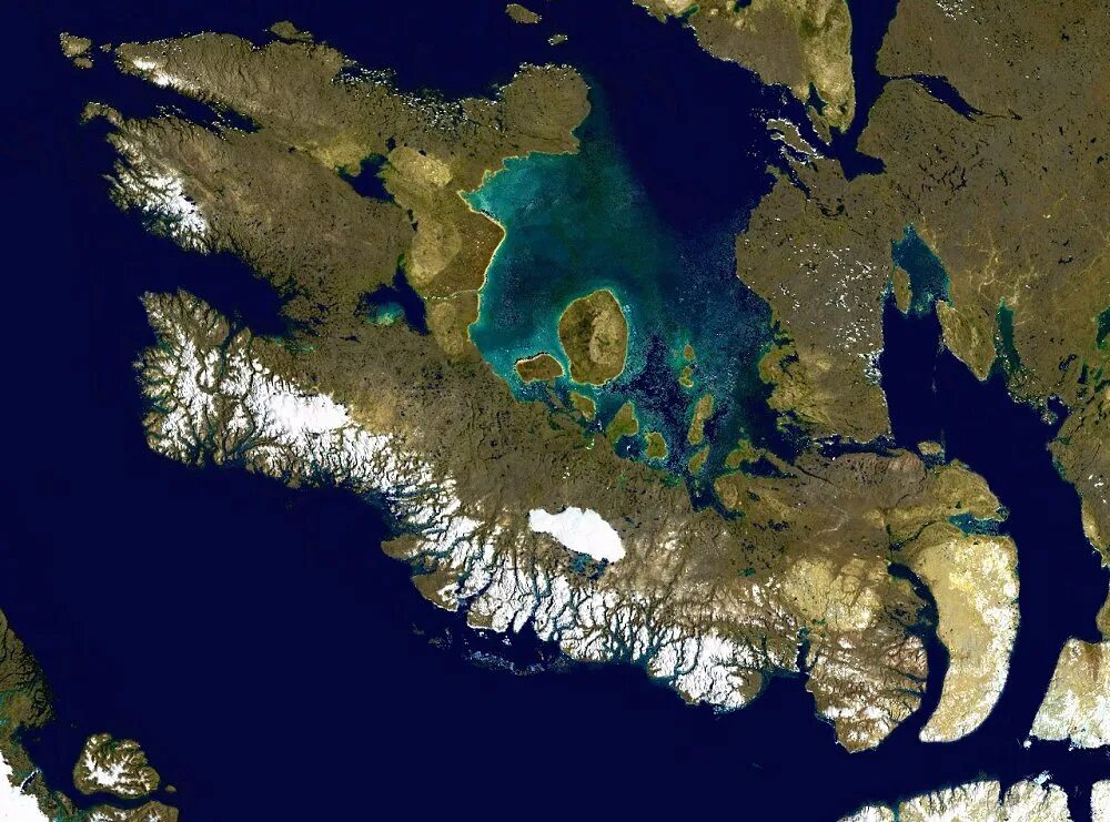Большие архипелаги северной америки. Остров Элсмир и Баффинова земля. Острова канадского арктического архипелага. Канадский Арктический архипелаг на карте. Остров канадский Арктический архипелаг на карте.