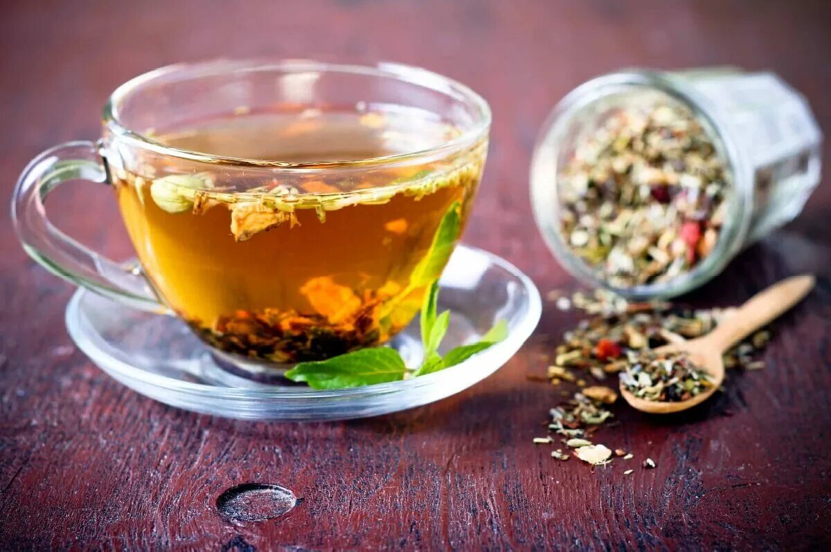 Мятный чай peppermint. Herbal tea мята. Чай с мятой и мелиссой. Чай с тархуном. Настой не хочу есть.