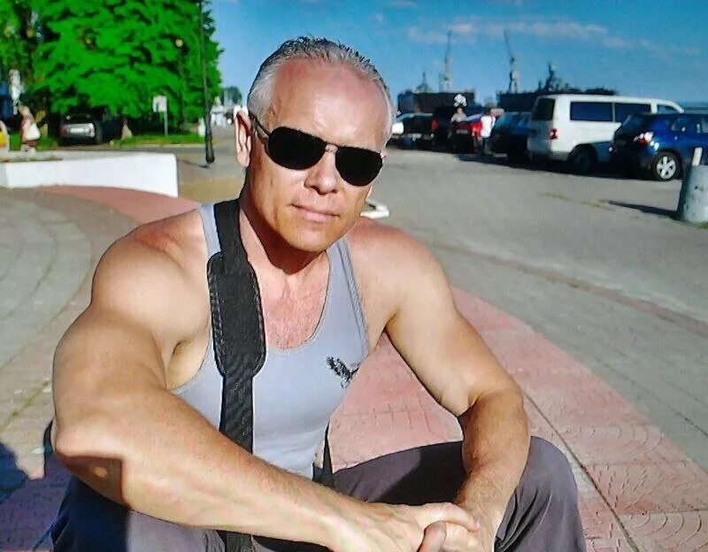 Знакомства мужчины новосибирск 55. Симпатичный мужчина 50 лет. Обычный мужчина. Красивые мужчины за 50. Красивые мужчины в возрасте.