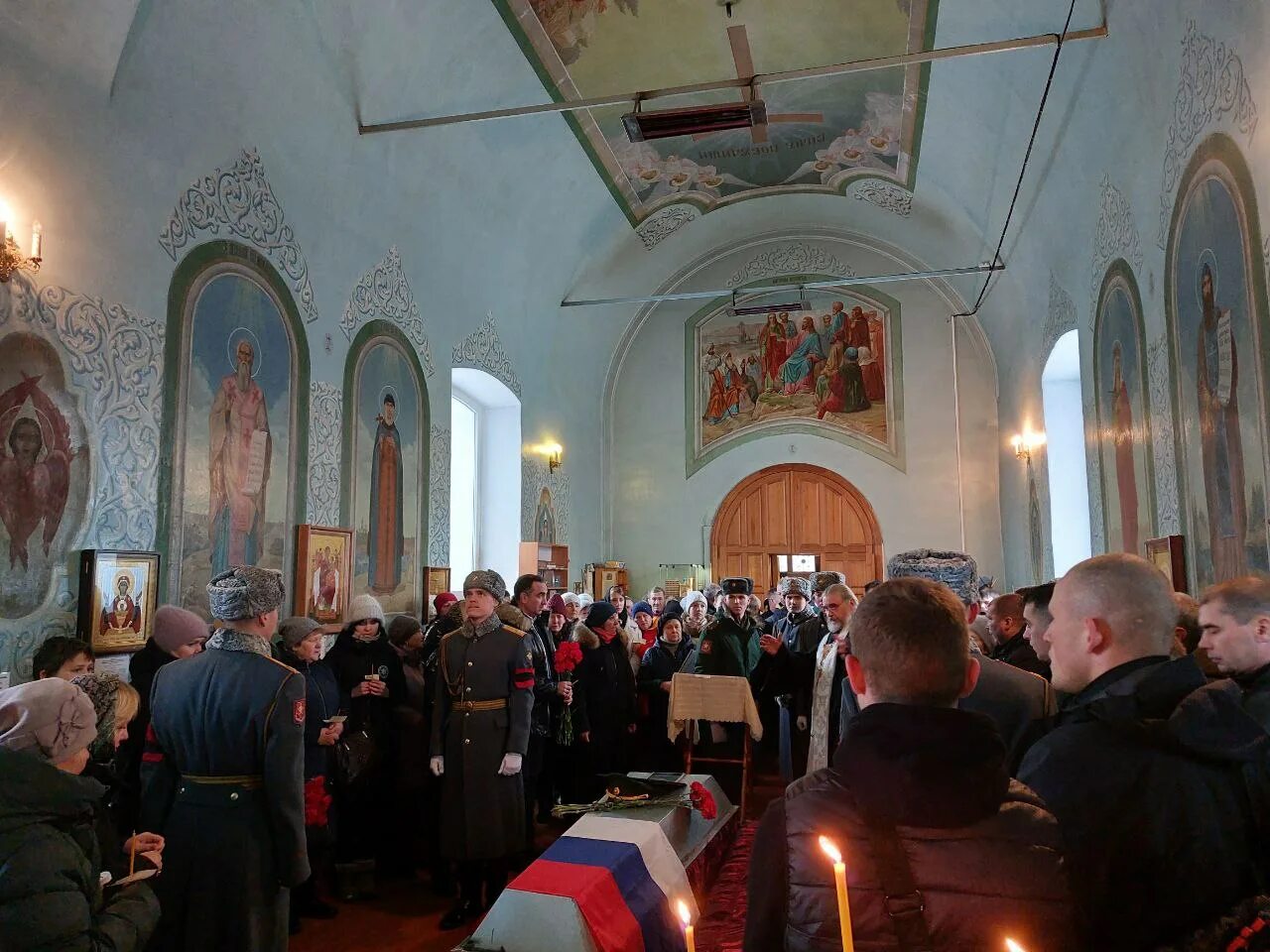 Похороны в Ревде погибших. Прощание с солдатом. Панихида на 9 мая в церкви с солдатами. Мобилизованные прощание.