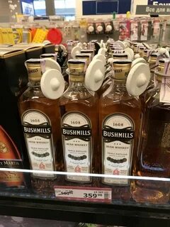 Виски в магазине красное и белое