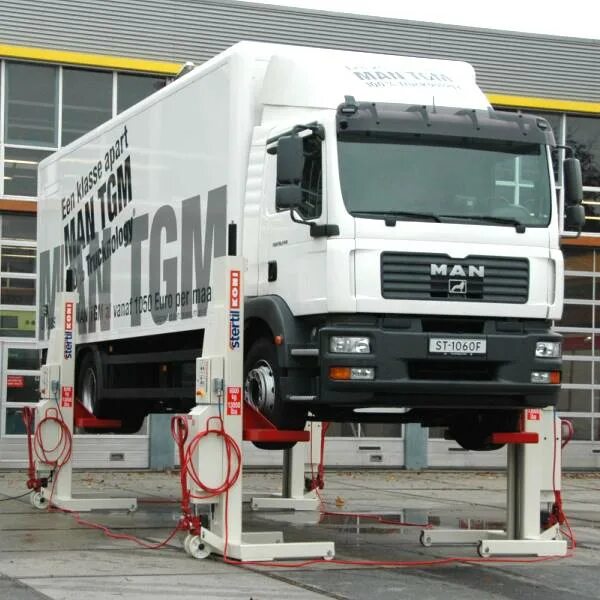 Подъемник электромеханический, nussbaum mcs 5500 compact. Подкатные колонны для грузовиков с переходниками. Подъемник для грузовых автомобилей 8ми стоячный. Подъемник колонный 12т. Подъемные колонны для грузовиков.