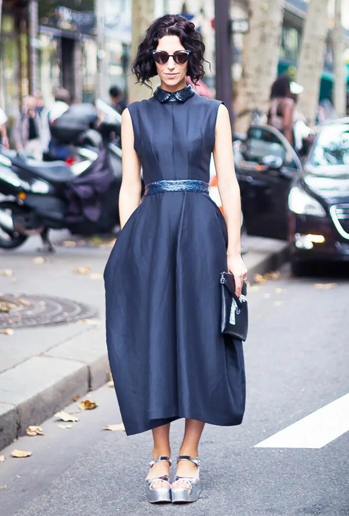 Midi style. Ясмин севелл образы 2025. платье миди 2025 street style. платье миди стрит стайл 2025. стильный вечерний образ.